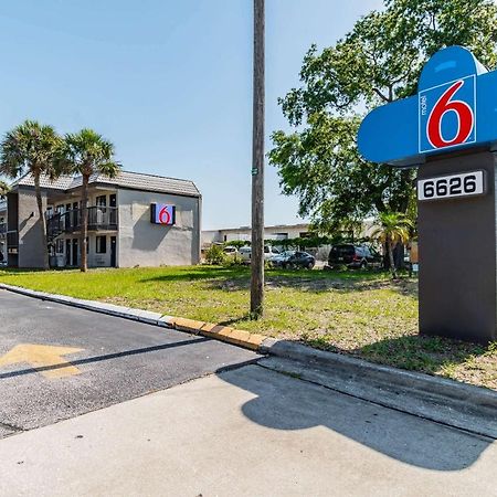 Motel 6 Tampa Near Fairgrounds - Casino 外观 照片